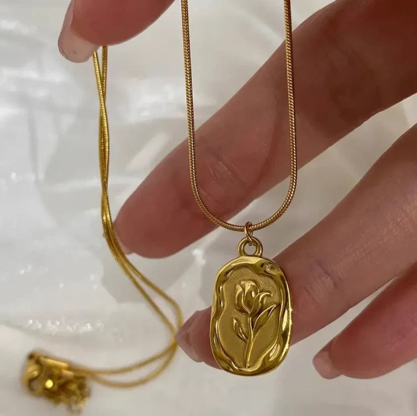 Rosá Engraved Vintage Pendant Stainless Steel