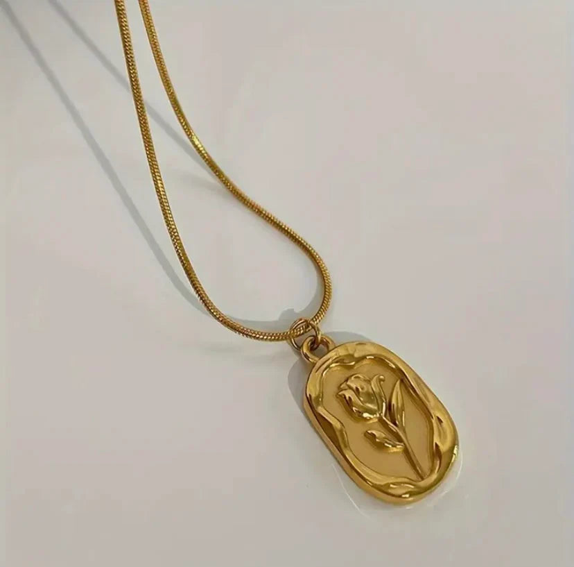 Rosá Engraved Vintage Pendant Stainless Steel