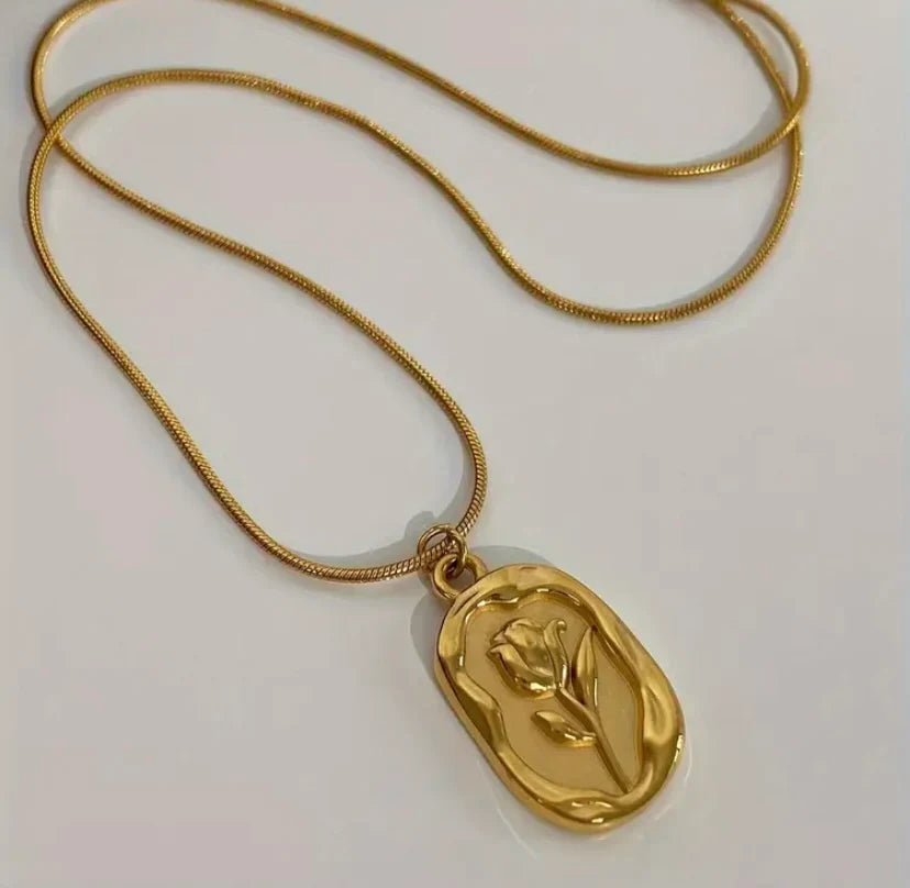 Rosá Engraved Vintage Pendant Stainless Steel