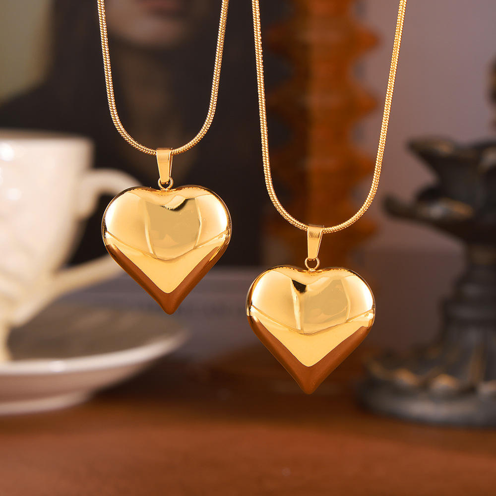 Gold heart-shaped pendant