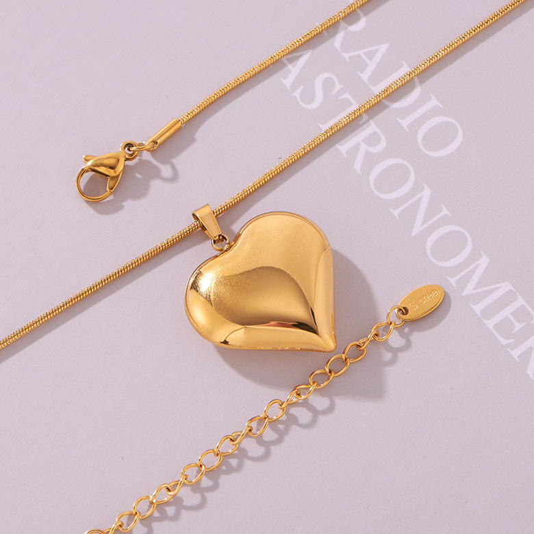 Gold heart-shaped pendant