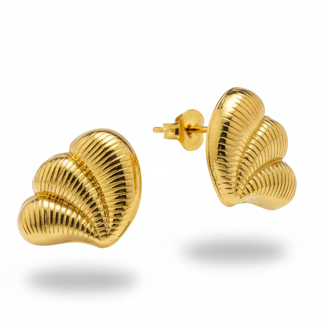 Gold shell-shaped earrings