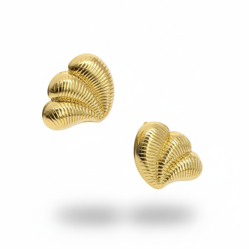 Gold shell-shaped earrings