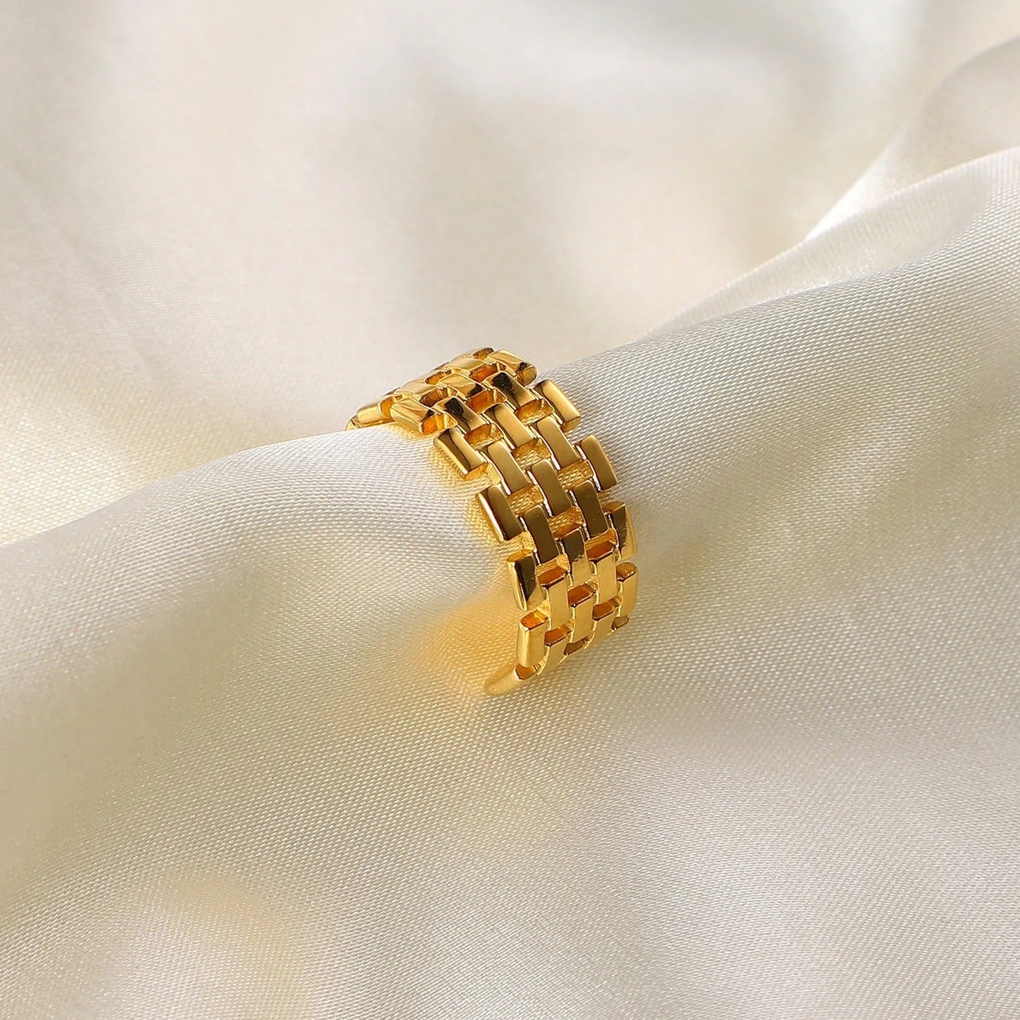 Multi-layer Geometric Brick-shaped Ring