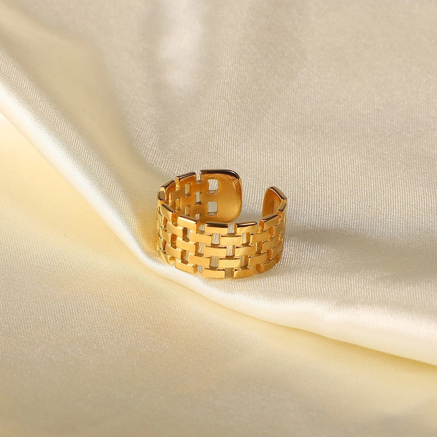 Multi-layer Geometric Brick-shaped Ring