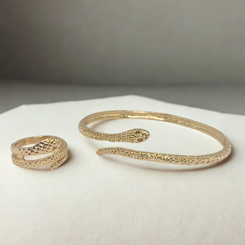 Shop Snake Bracelets & Rings – Gold, Silver & Serpenti Styles