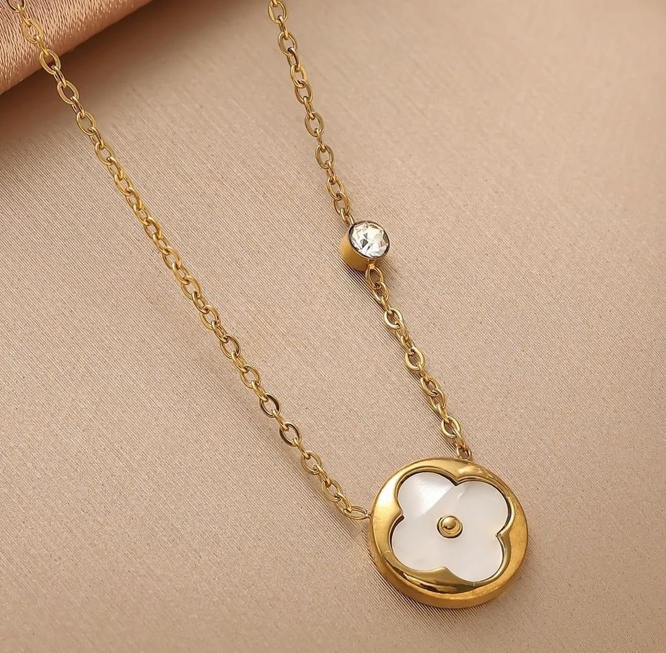 Luxury Round Shells Pendant
