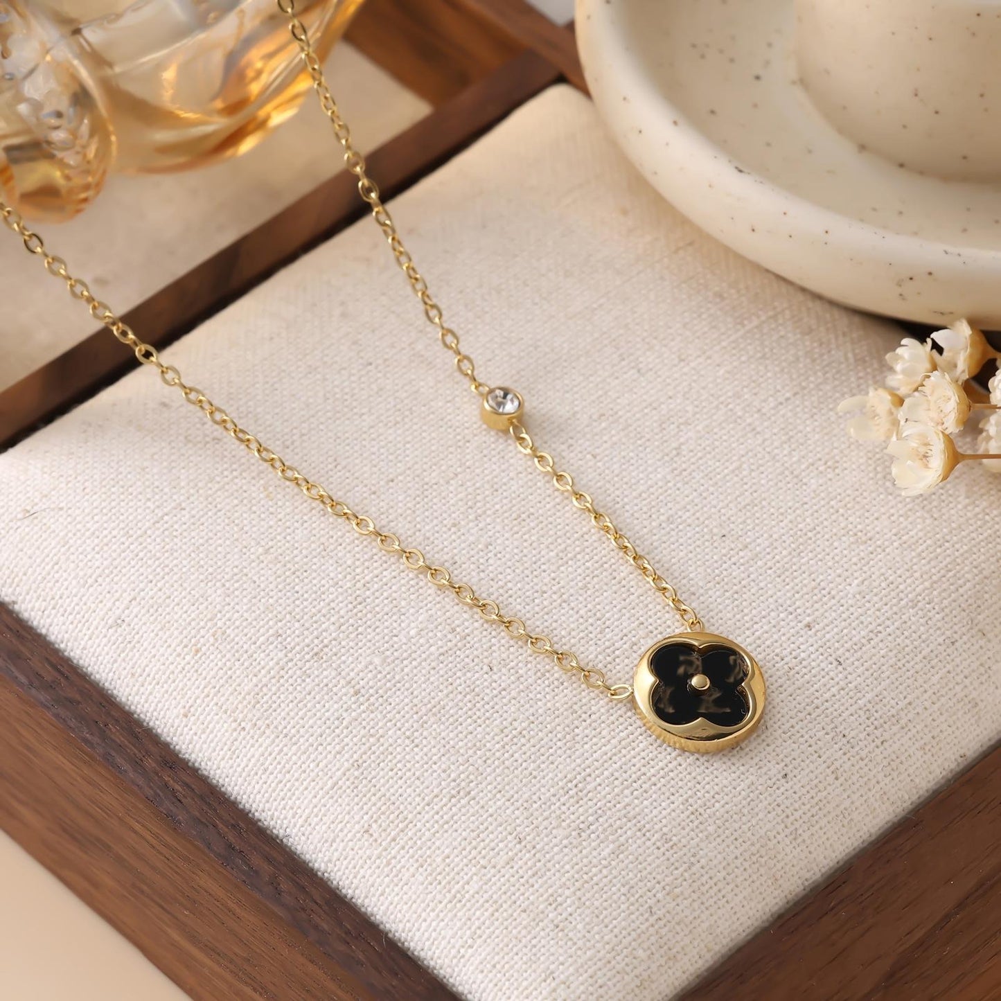 Luxury Round Shells Pendant