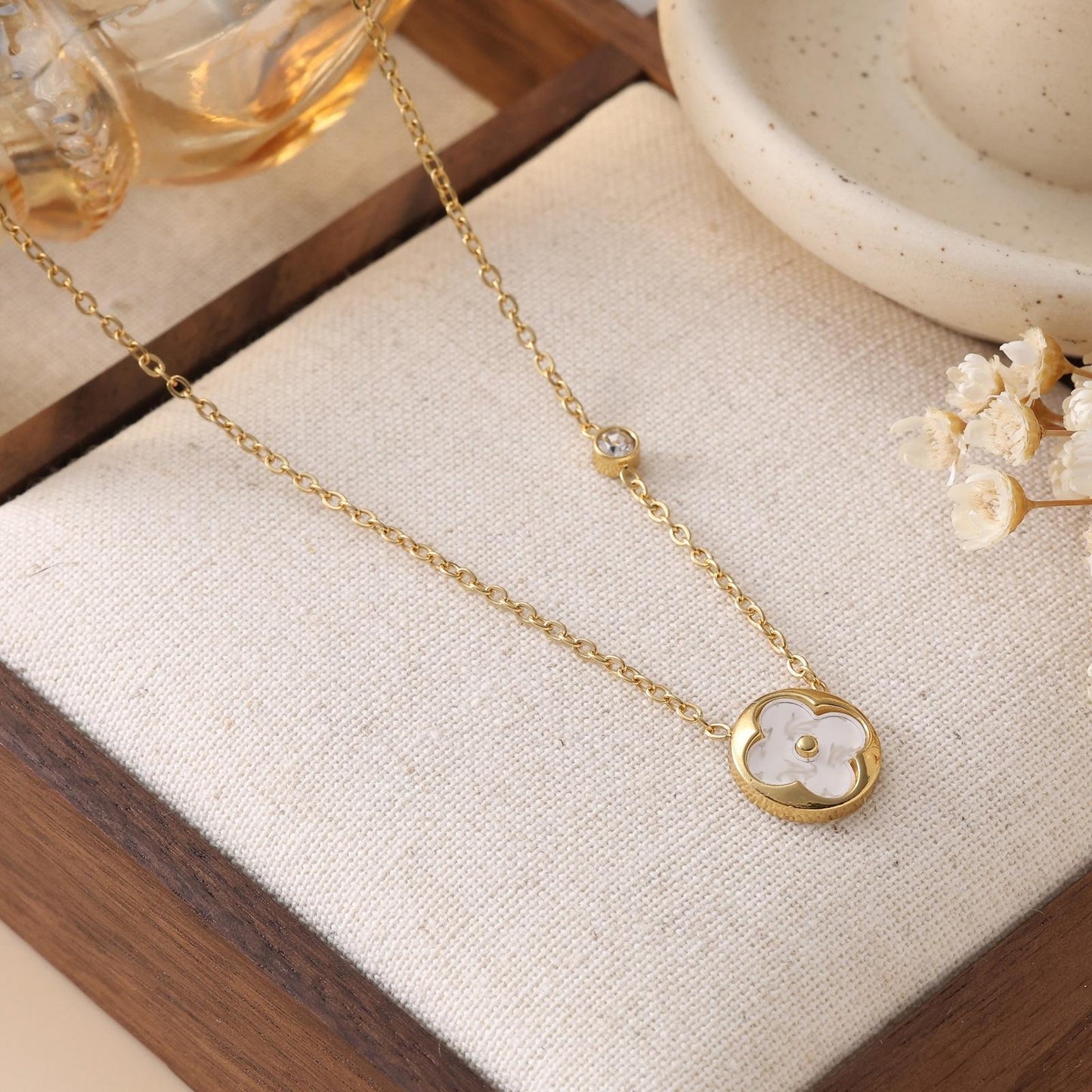 Luxury Round Shells Pendant